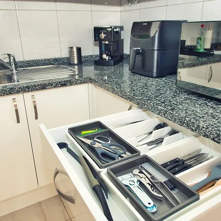 Daire Ocean View Perfect Sunset Apartment, 4 137m2, Wifi & Bbq