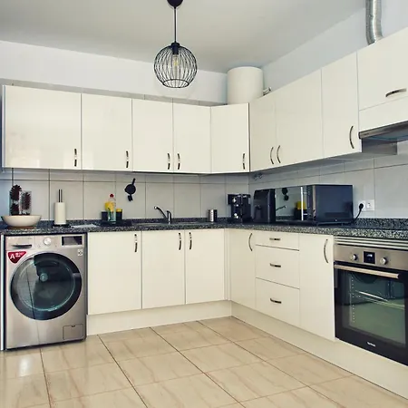 Daire Ocean View Perfect Sunset Apartment, 4 137m2, Wifi & Bbq