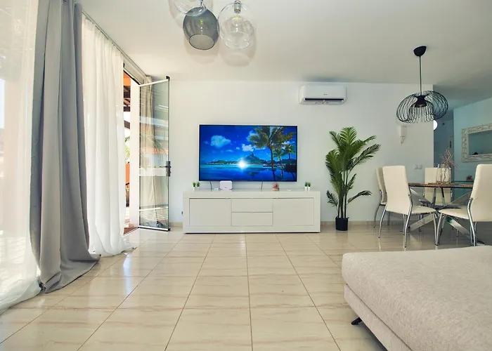 Daire Ocean View Perfect Sunset Apartment, 4 137m2, Wifi & Bbq